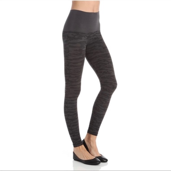Assets by Sara Blakely Tights Size M - Picture 2 of 9